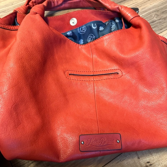 Lucky Brand Front Zip Shoulder
Bags red leather - Picture 2 of 9